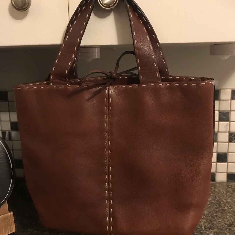 Small leather tote handbag, white stitching Cute♥️